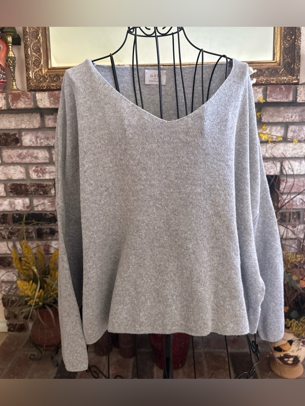 Nais Paris Women’s Gray V-neck Slouchy Drop Shoulder Sweater Sz L Made in Italy